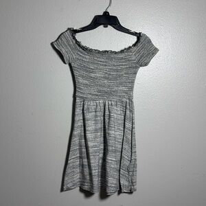 Hollister Women Gray Smocked‎ off shoulder Dress size Small